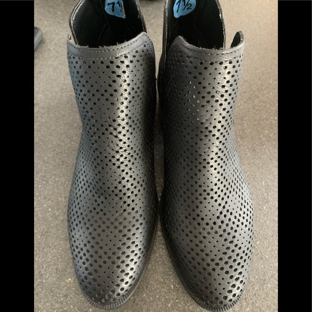 NWOT. PU leather, black, ankle booties.